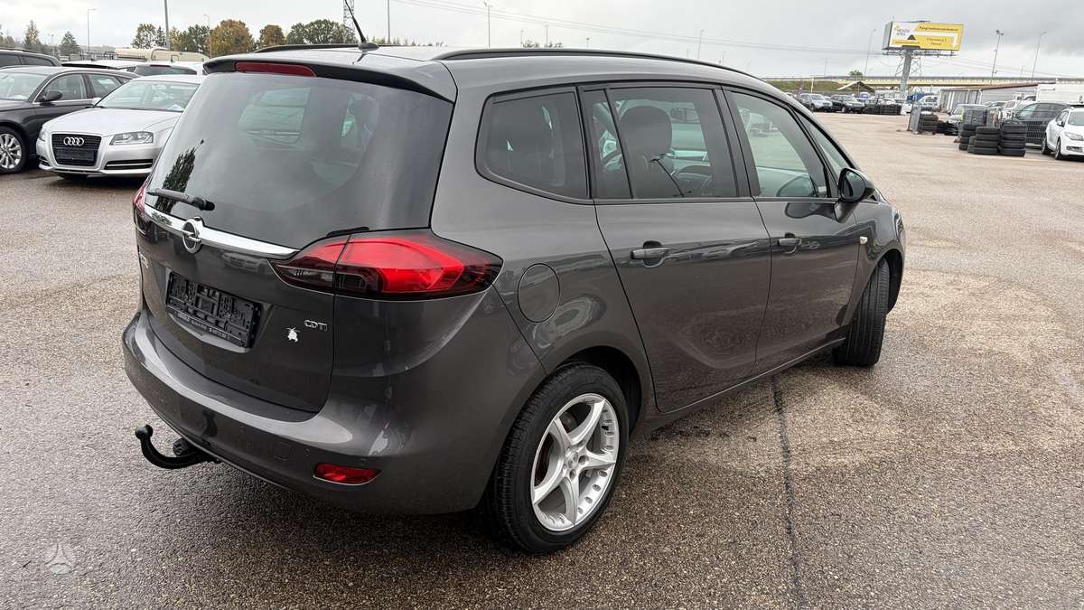 Opel Zafira 2013 — interior