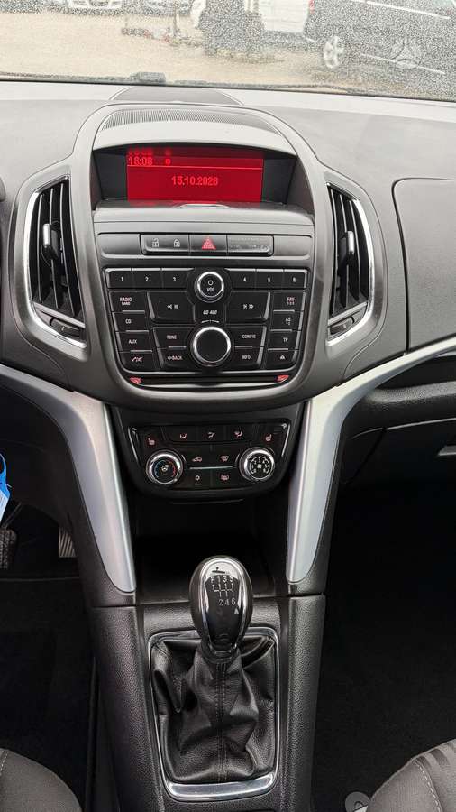 Opel Zafira 2013 — photo 31