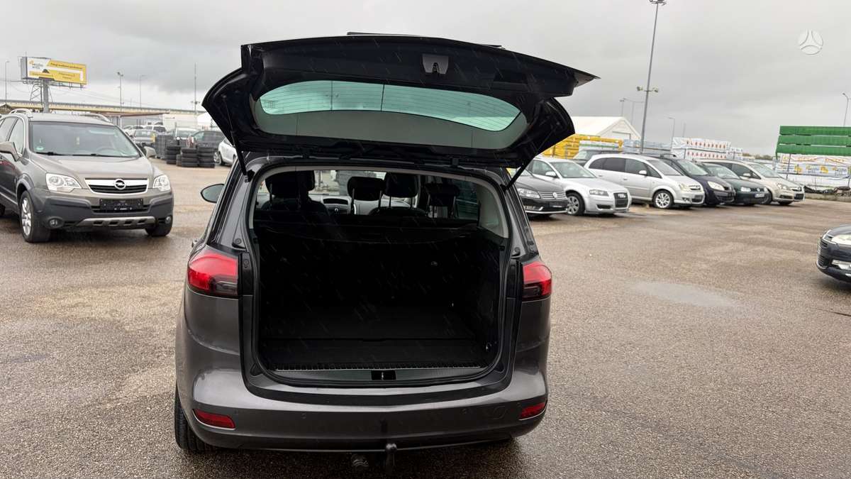 Opel Zafira 2013 — photo 9