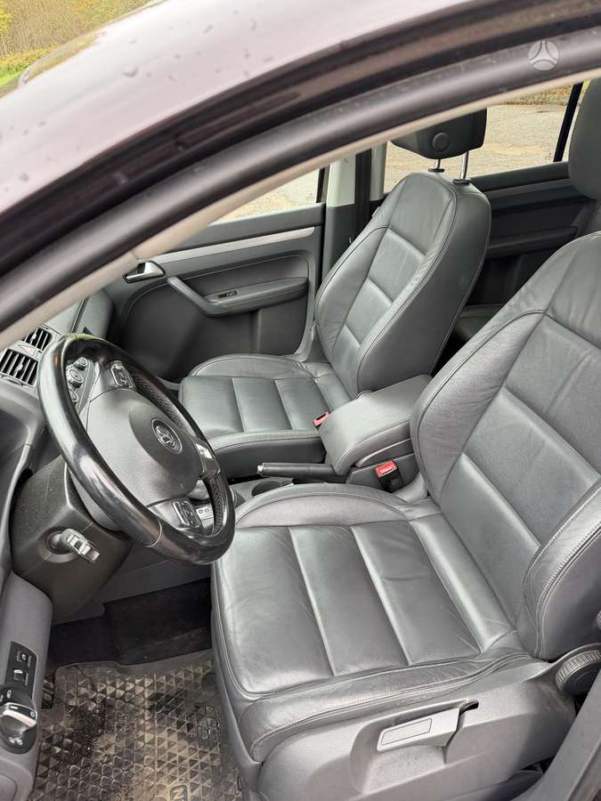 Volkswagen Touran 2013 — photo 13
