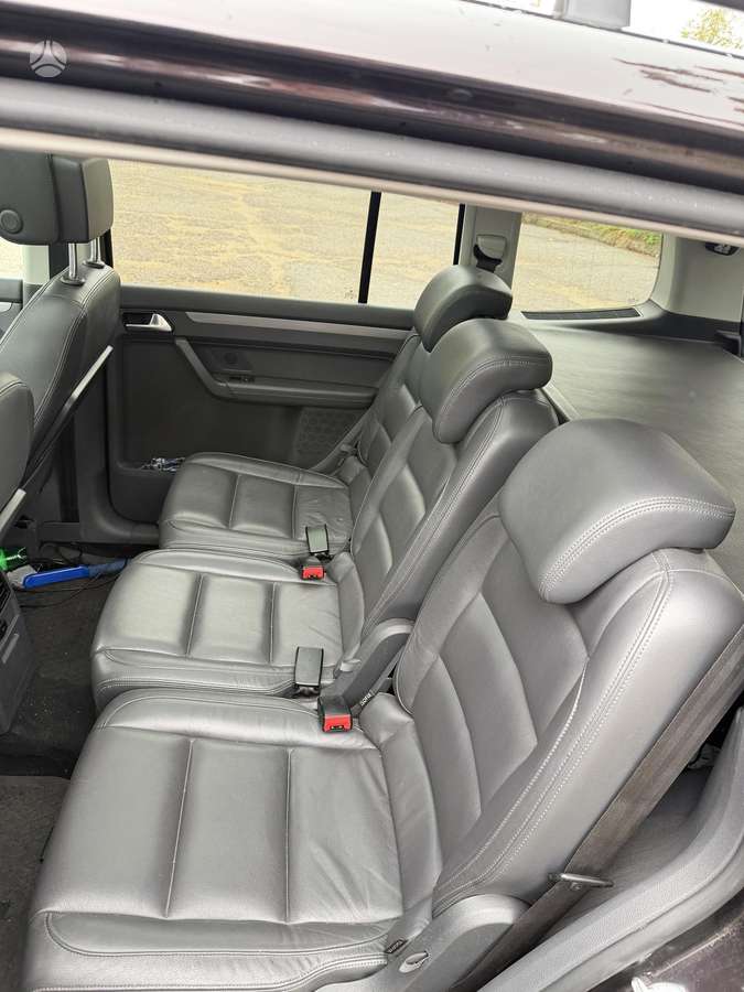 Volkswagen Touran 2013 — photo 14