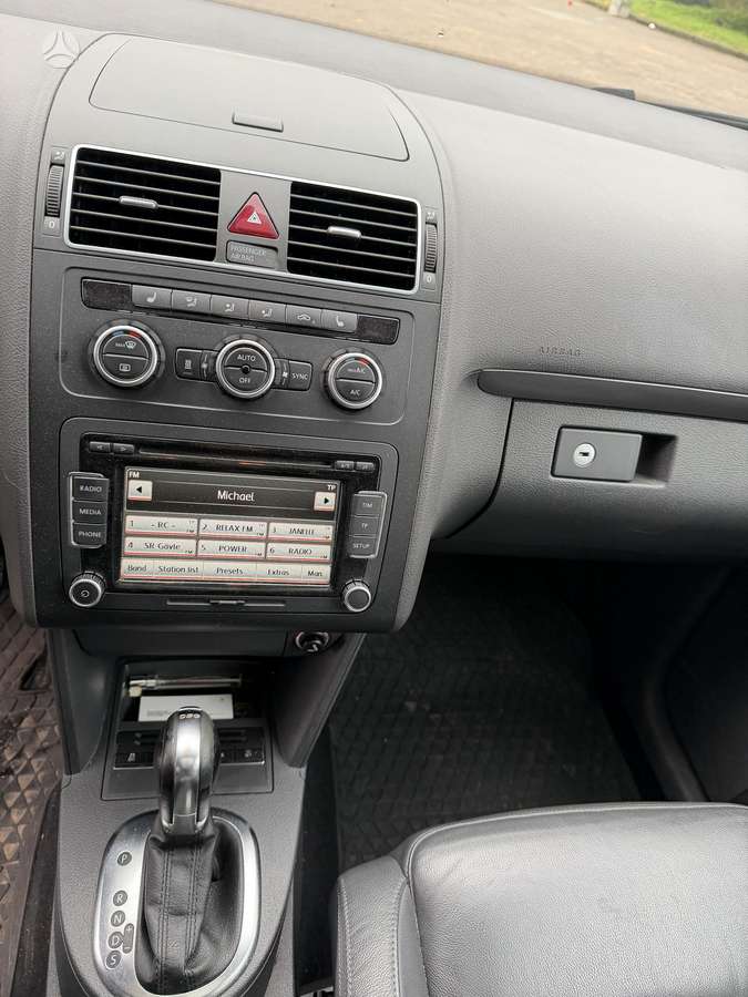 Volkswagen Touran 2013 — photo 15