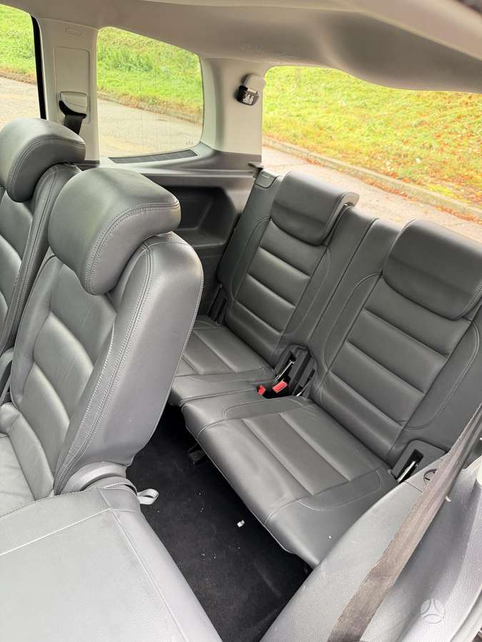 Volkswagen Touran 2013 — photo 17