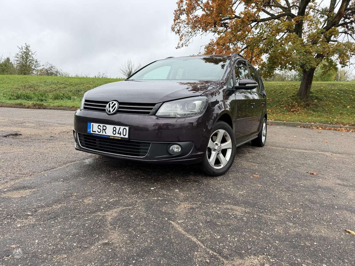 Volkswagen Touran 2013 — rear view