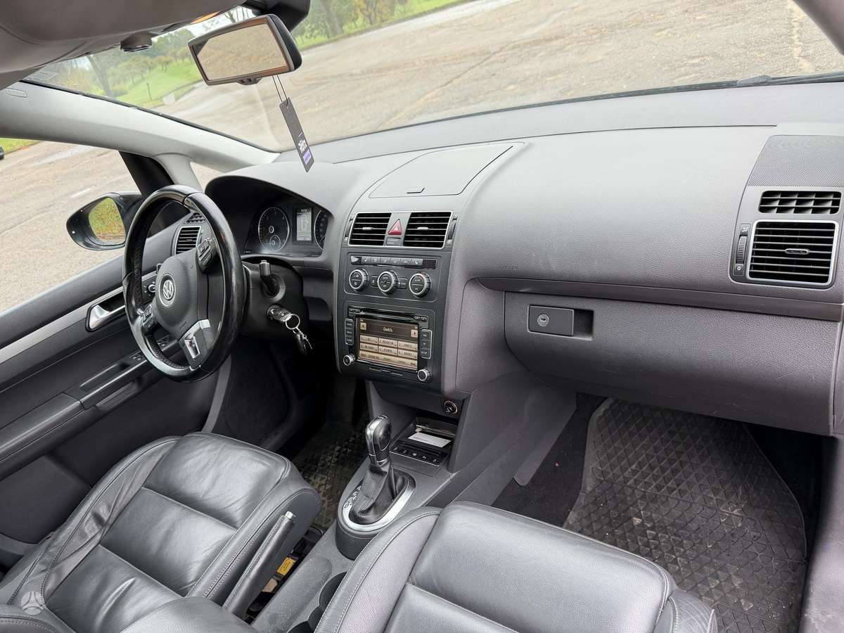 Volkswagen Touran 2013 — photo 25