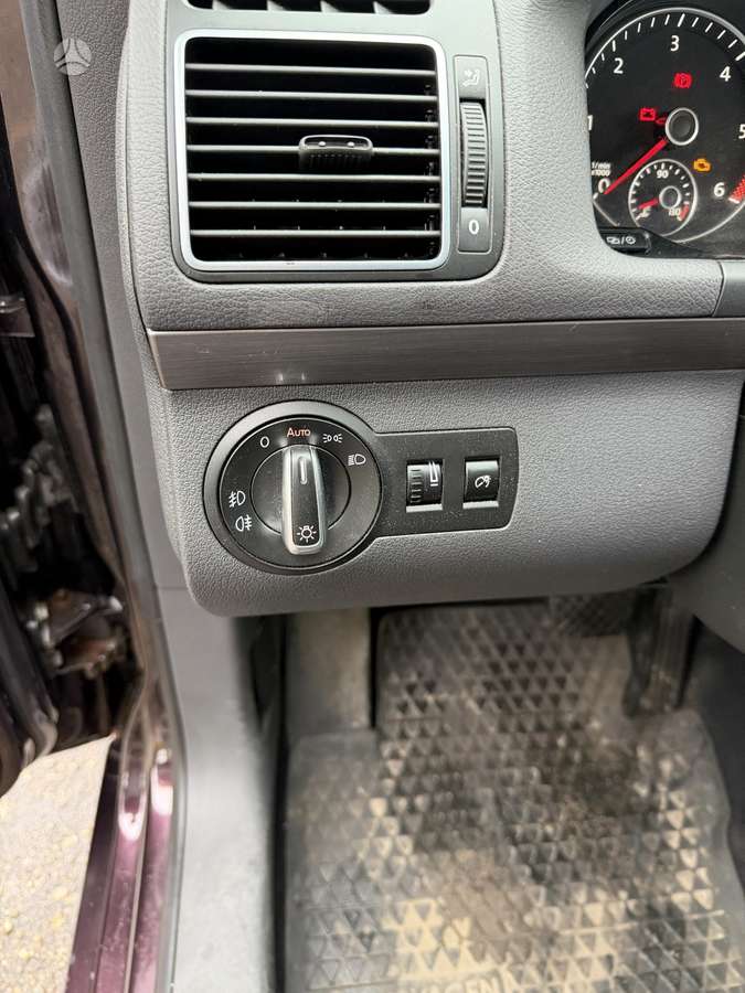 Volkswagen Touran 2013 — photo 29