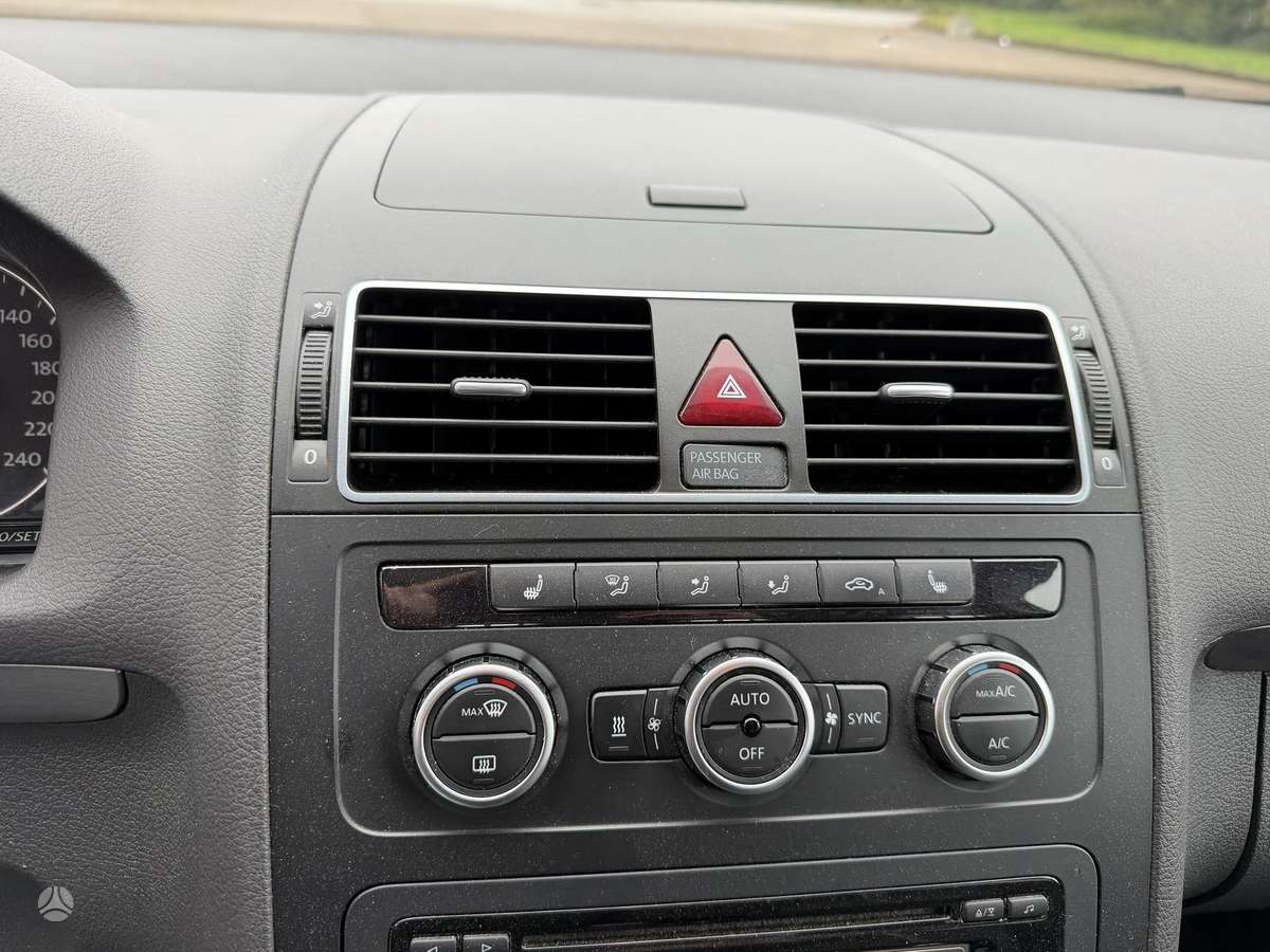 Volkswagen Touran 2013 — photo 30