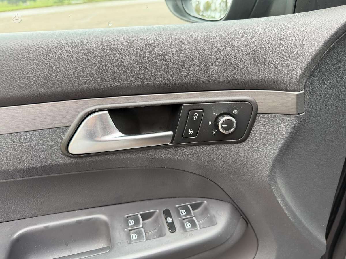Volkswagen Touran 2013 — photo 34