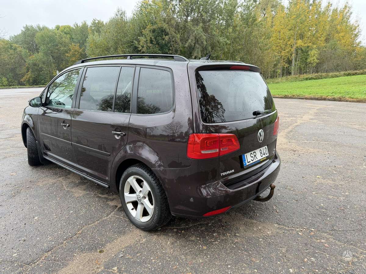 Volkswagen Touran 2013 — engine 1598 cm³, 105 HP (77kW)