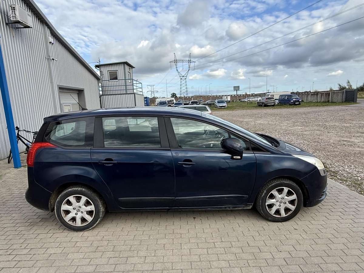 Peugeot 5008 2011 — engine 1598 cm³, 120 HP (88kW)