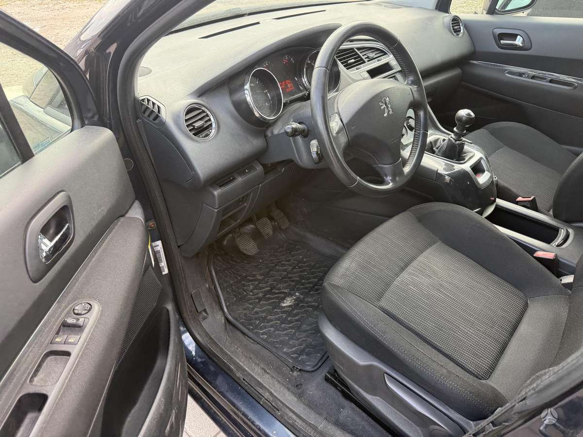 Peugeot 5008 2011 — photo 9