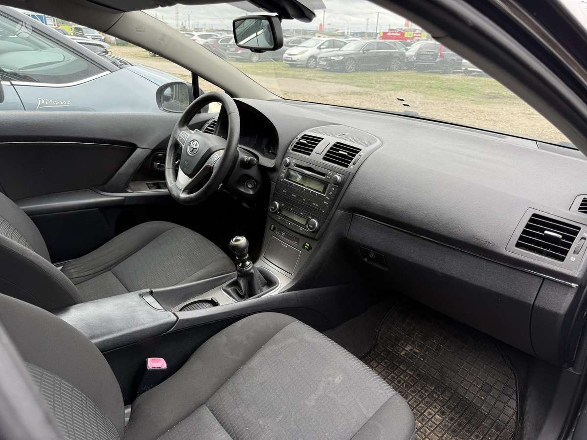 Toyota Avensis 2010 — photo 8