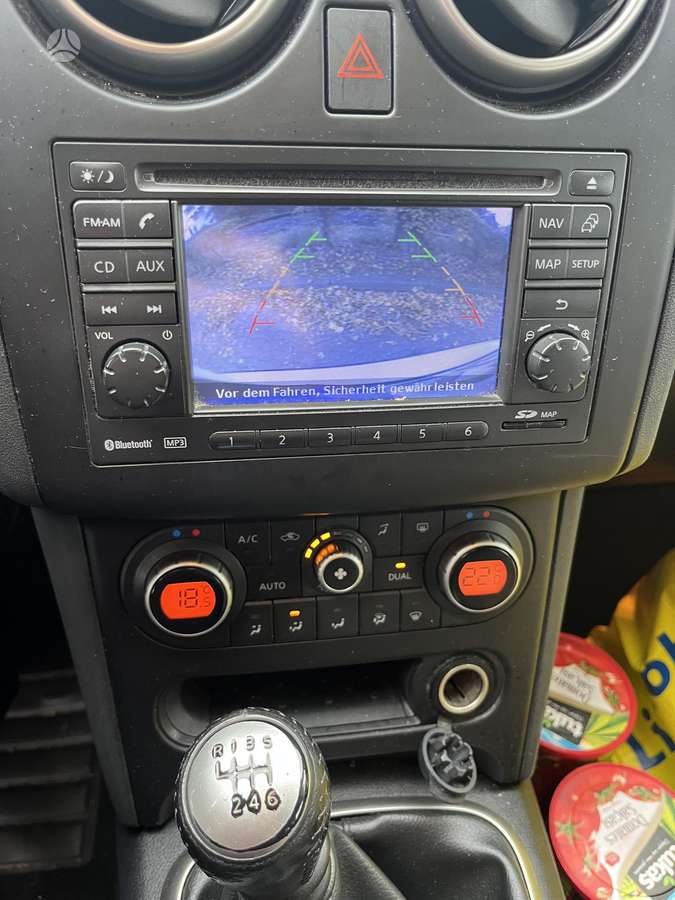 Nissan Qashqai 2011 — photo 9