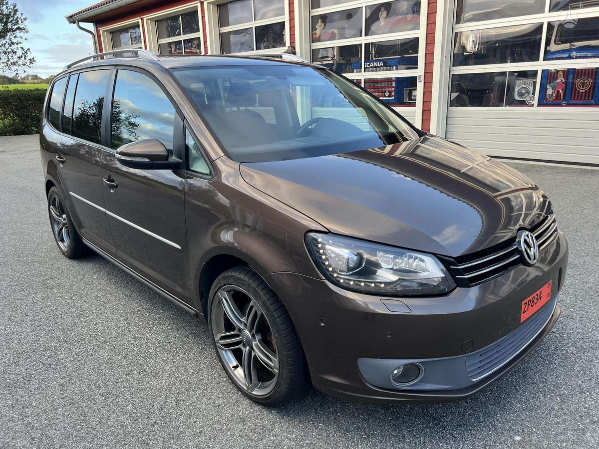 Volkswagen Touran 2011 — photo 11