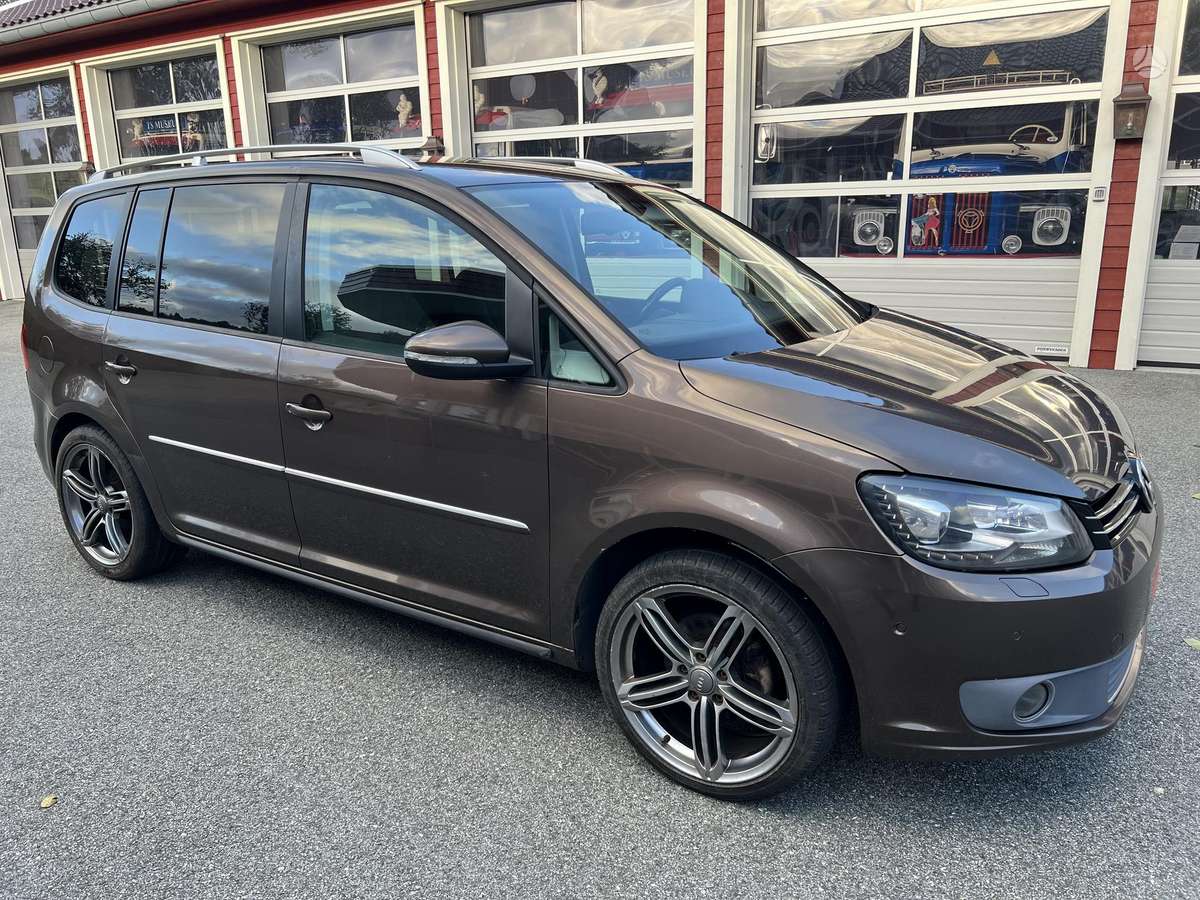 Volkswagen Touran 2011 — photo 12