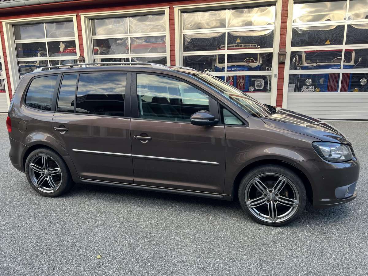 Volkswagen Touran 2011 — photo 13