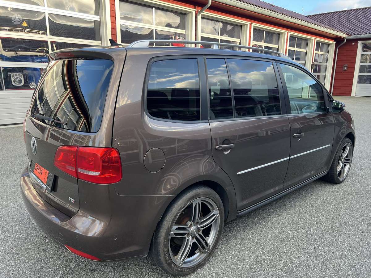 Volkswagen Touran 2011 — photo 16