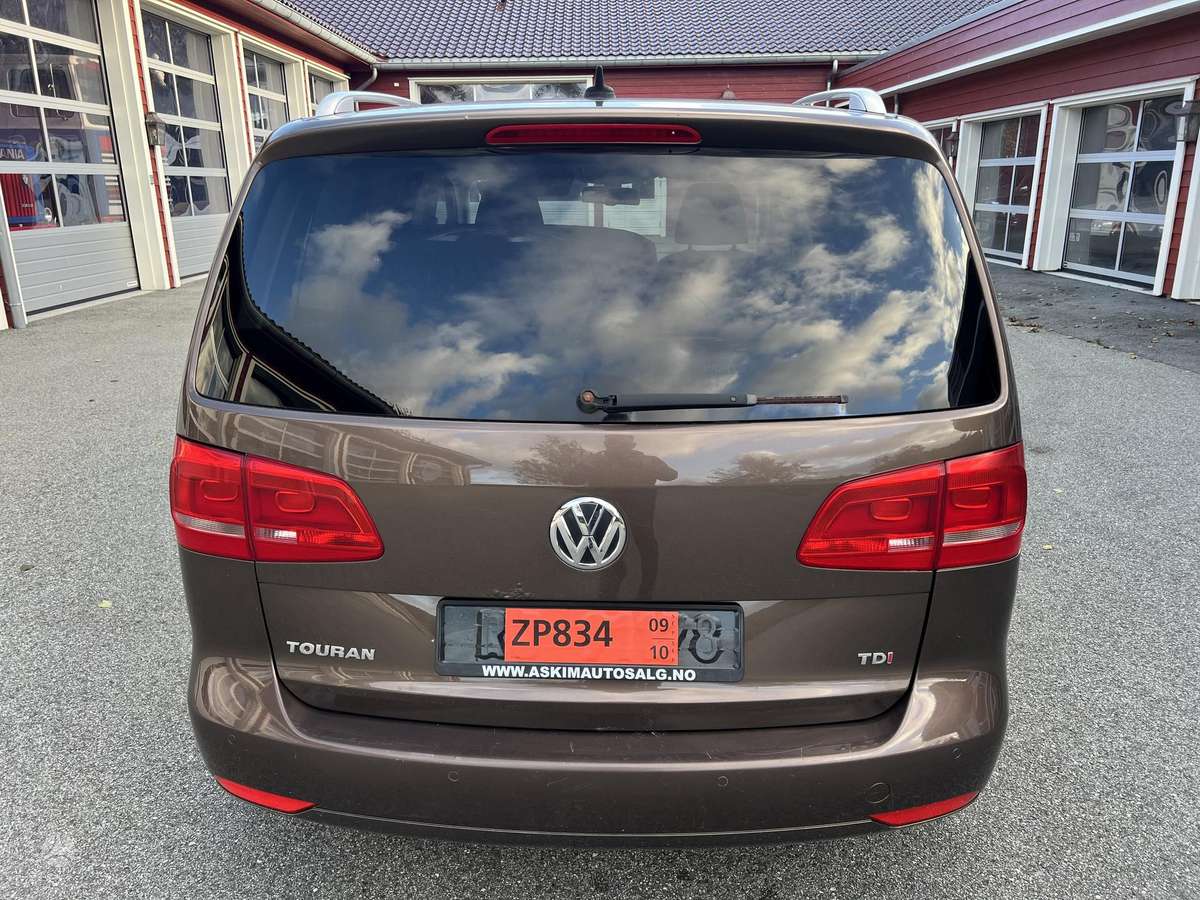 Volkswagen Touran 2011 — photo 18