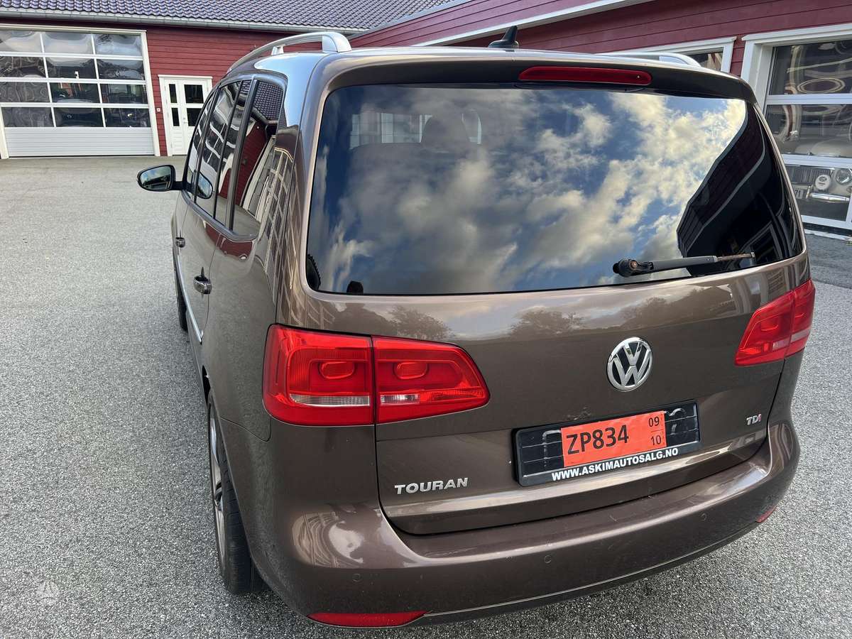 Volkswagen Touran 2011 — photo 19