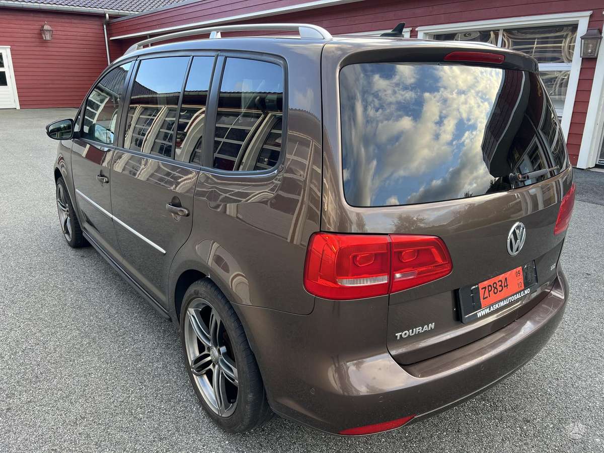 Volkswagen Touran 2011 — photo 20