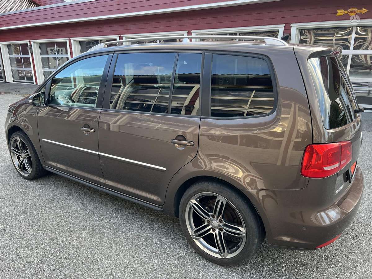 Volkswagen Touran 2011 — photo 22