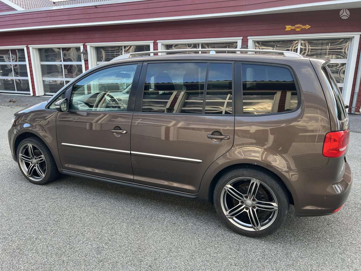 Volkswagen Touran 2011 — photo 23