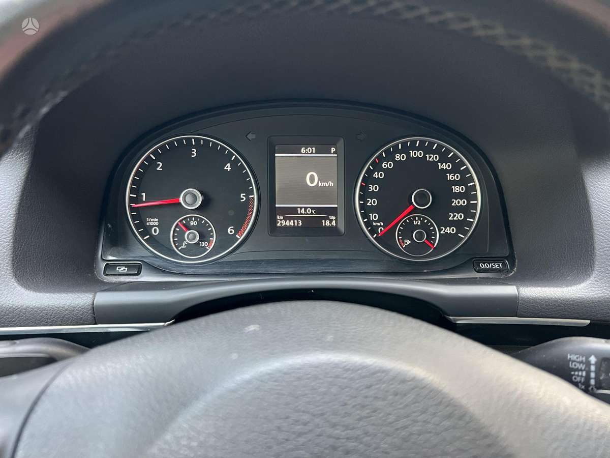 Volkswagen Touran 2011 — photo 26