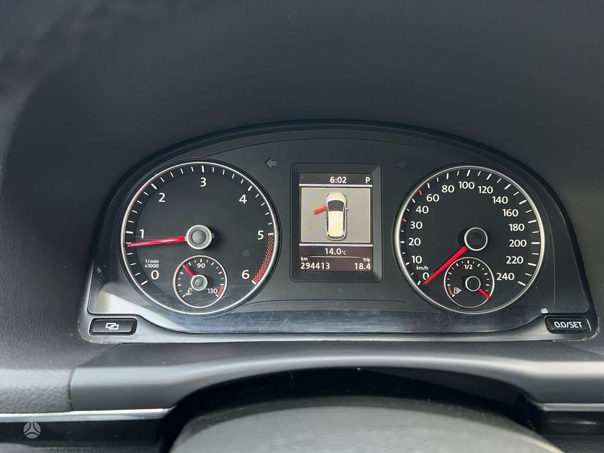 Volkswagen Touran 2011 — photo 28