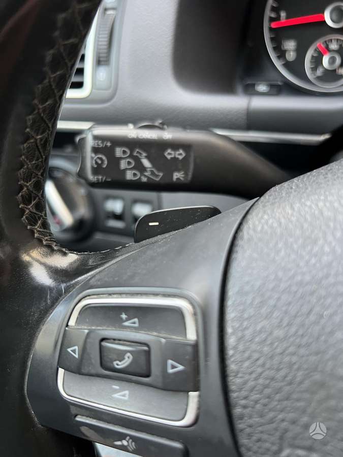 Volkswagen Touran 2011 — photo 30