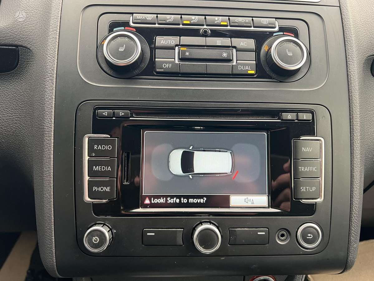 Volkswagen Touran 2011 — photo 33