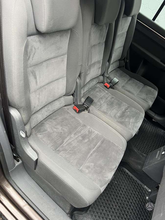 Volkswagen Touran 2011 — photo 38
