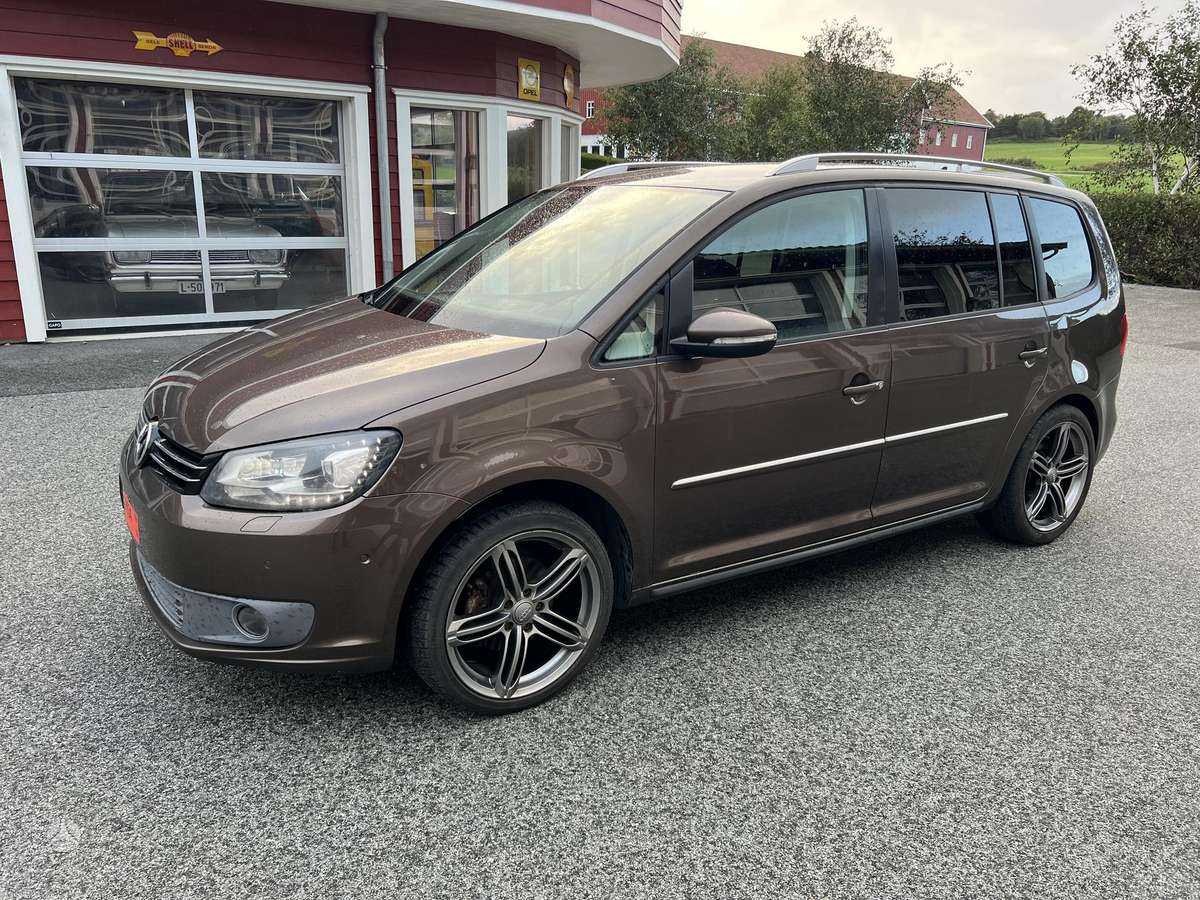 Volkswagen Touran 2011 — photo 39