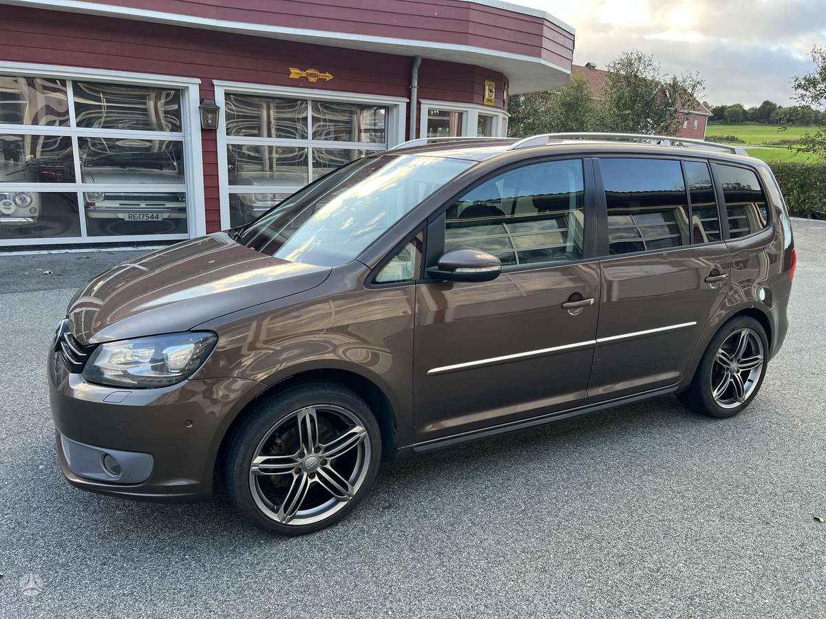Volkswagen Touran 2011 — engine 1600 cm³, 105 HP (77kW)
