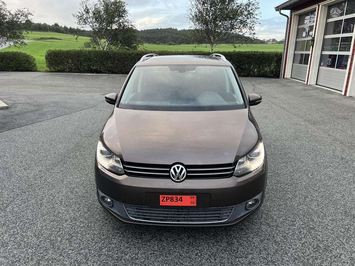 Volkswagen Touran 2011 — photo 41