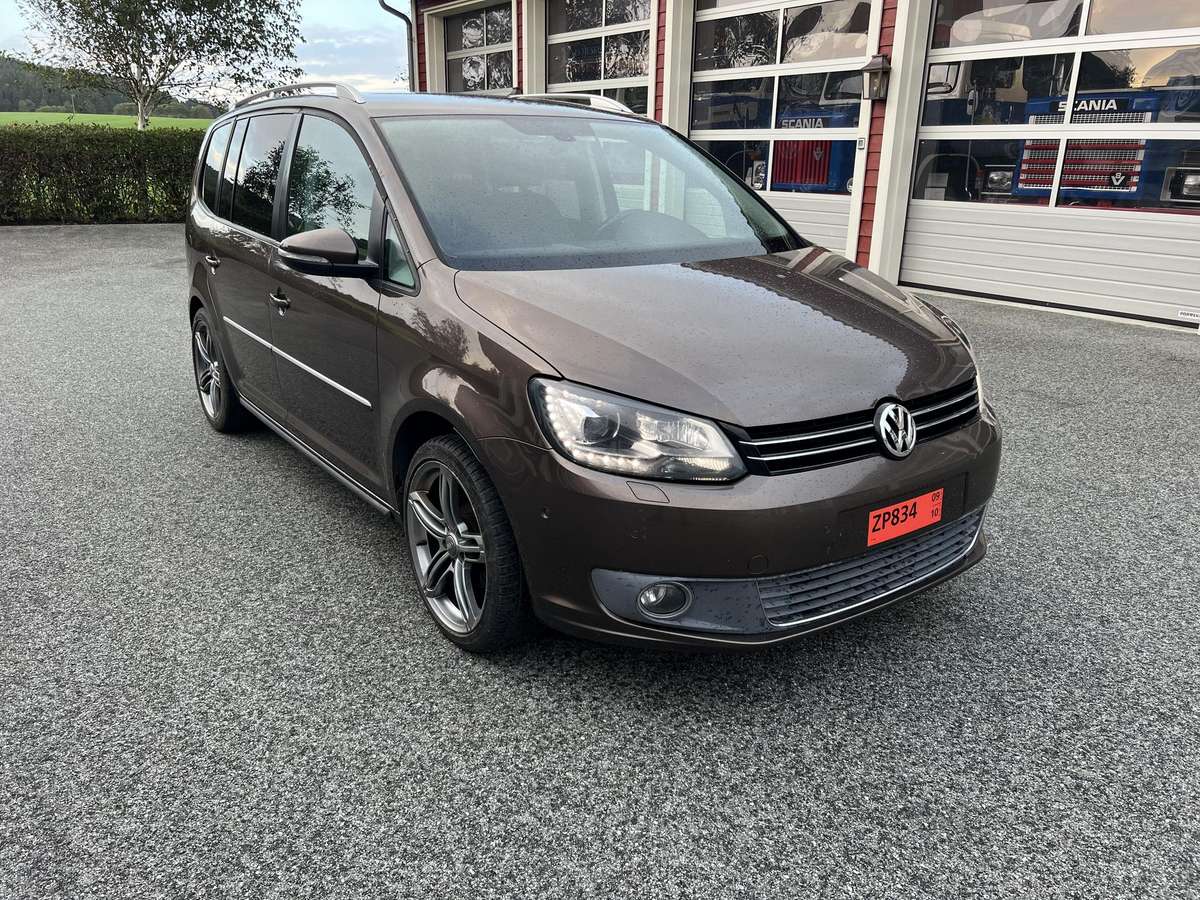 Volkswagen Touran 2011 — photo 42