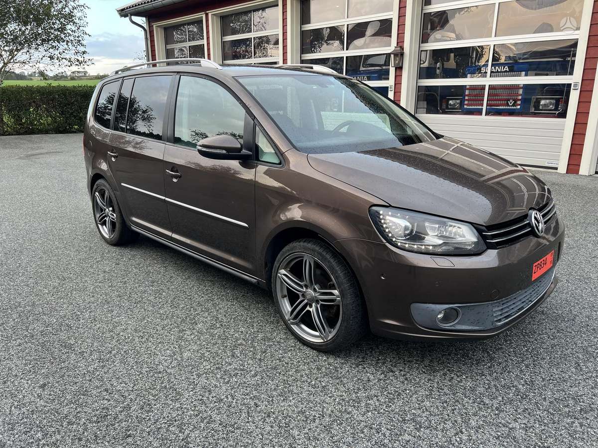 Volkswagen Touran 2011 — photo 43