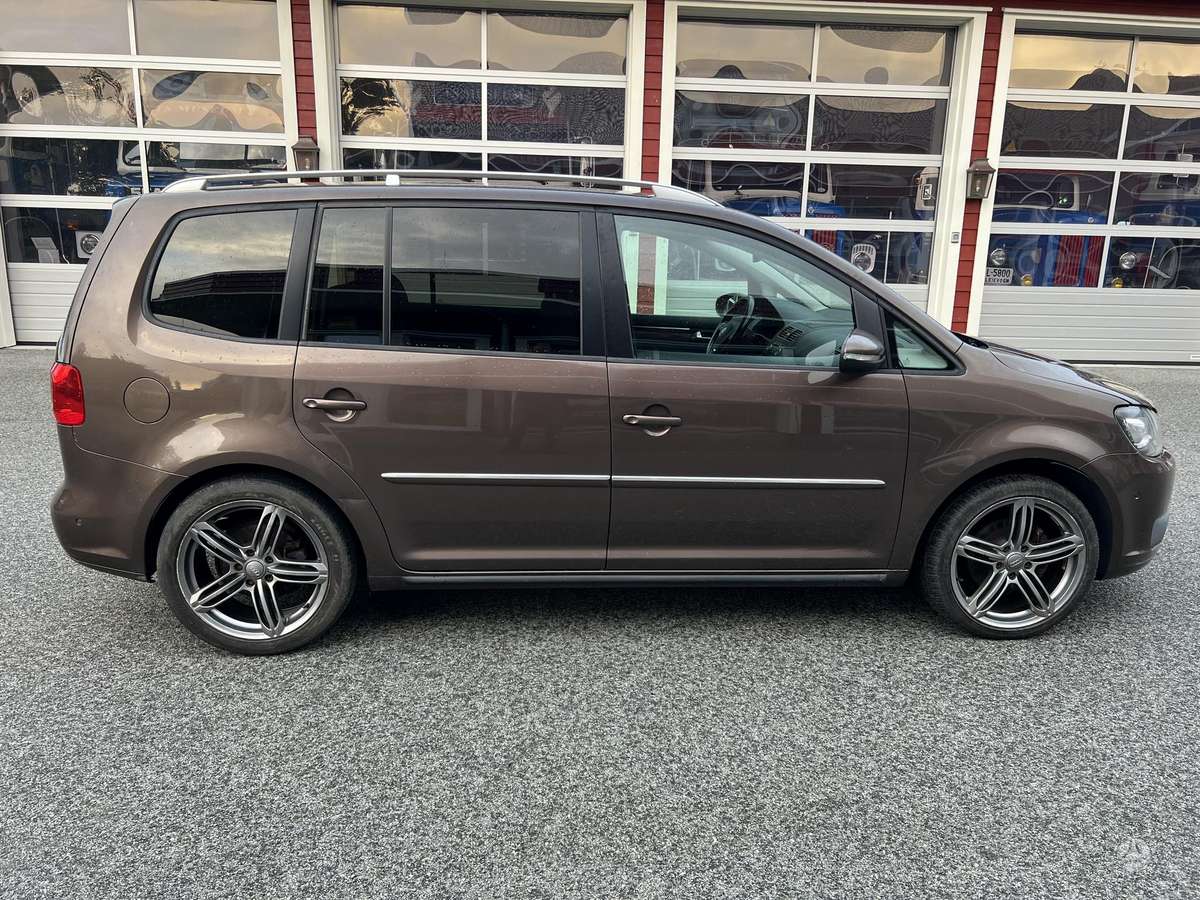 Volkswagen Touran 2011 — photo 45
