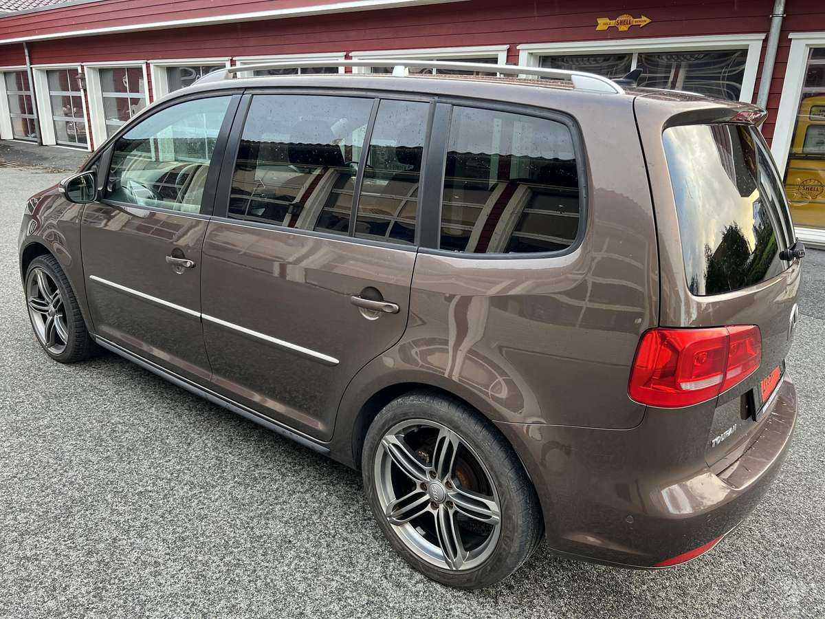 Volkswagen Touran 2011 — photo 50