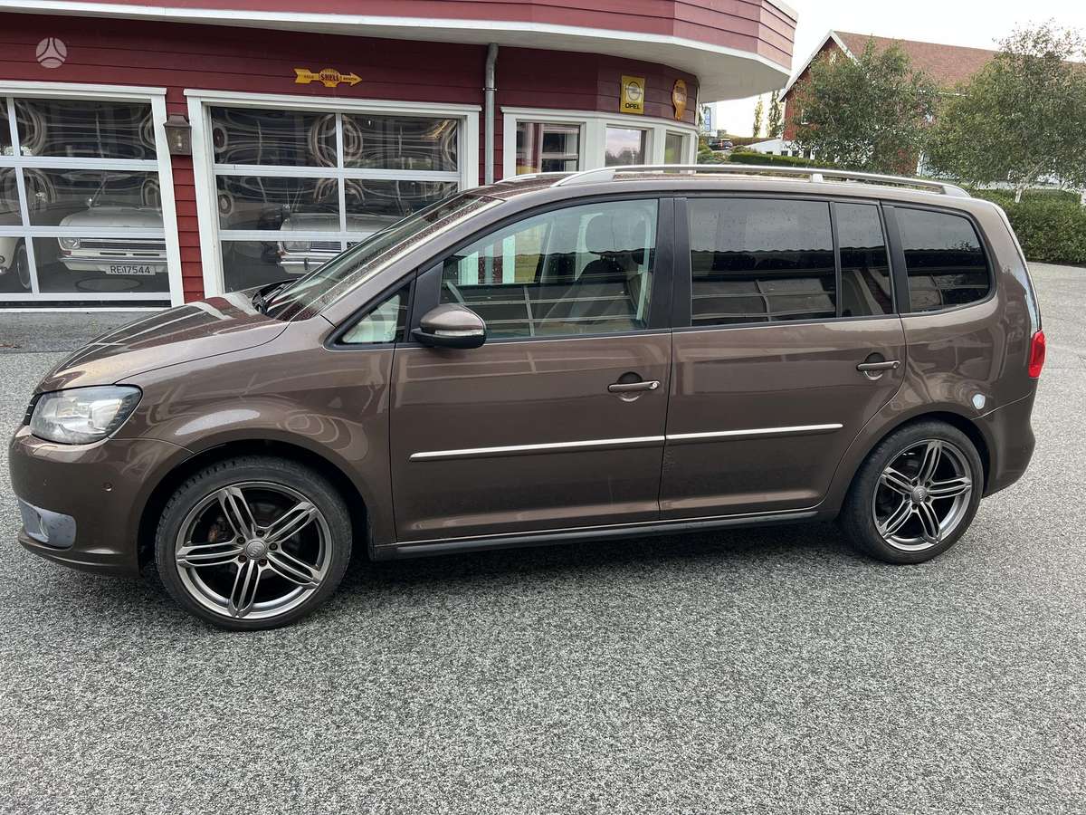 Volkswagen Touran 2011 — photo 53