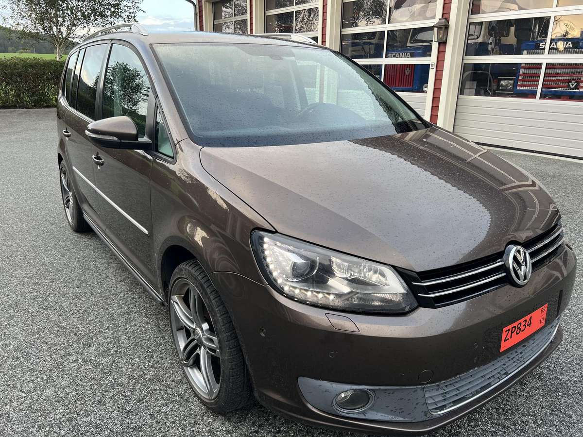Volkswagen Touran 2011 — photo 56