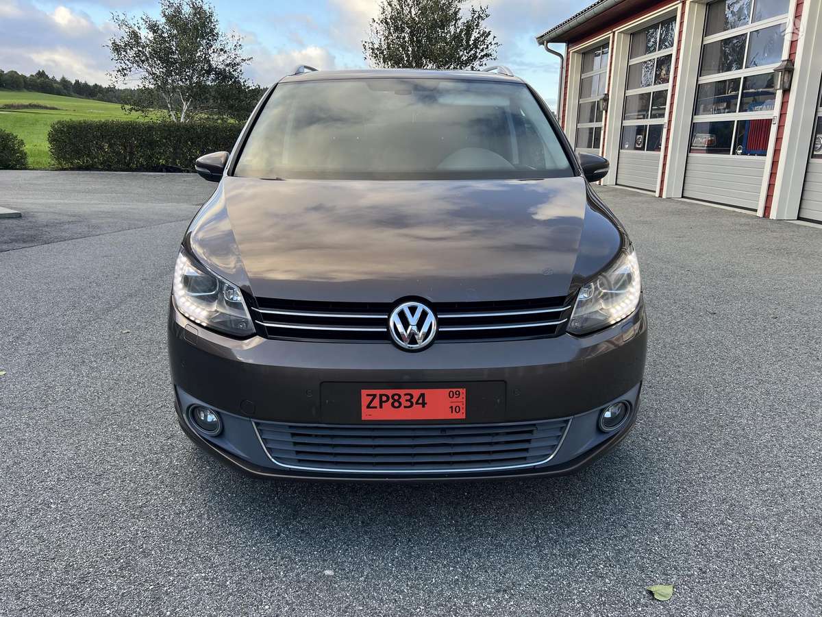 Volkswagen Touran 2011 — photo 8