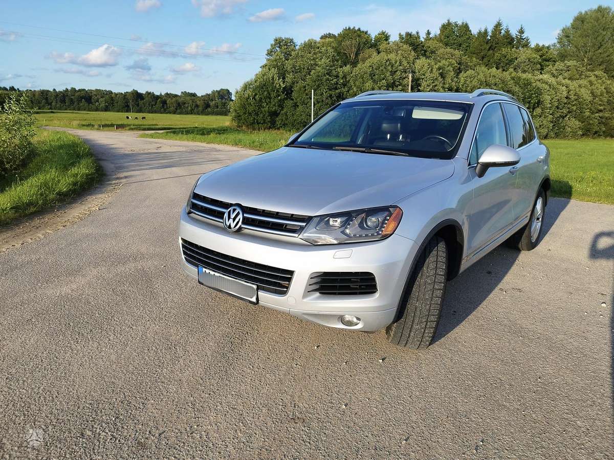 Volkswagen Touareg 2011 — салон