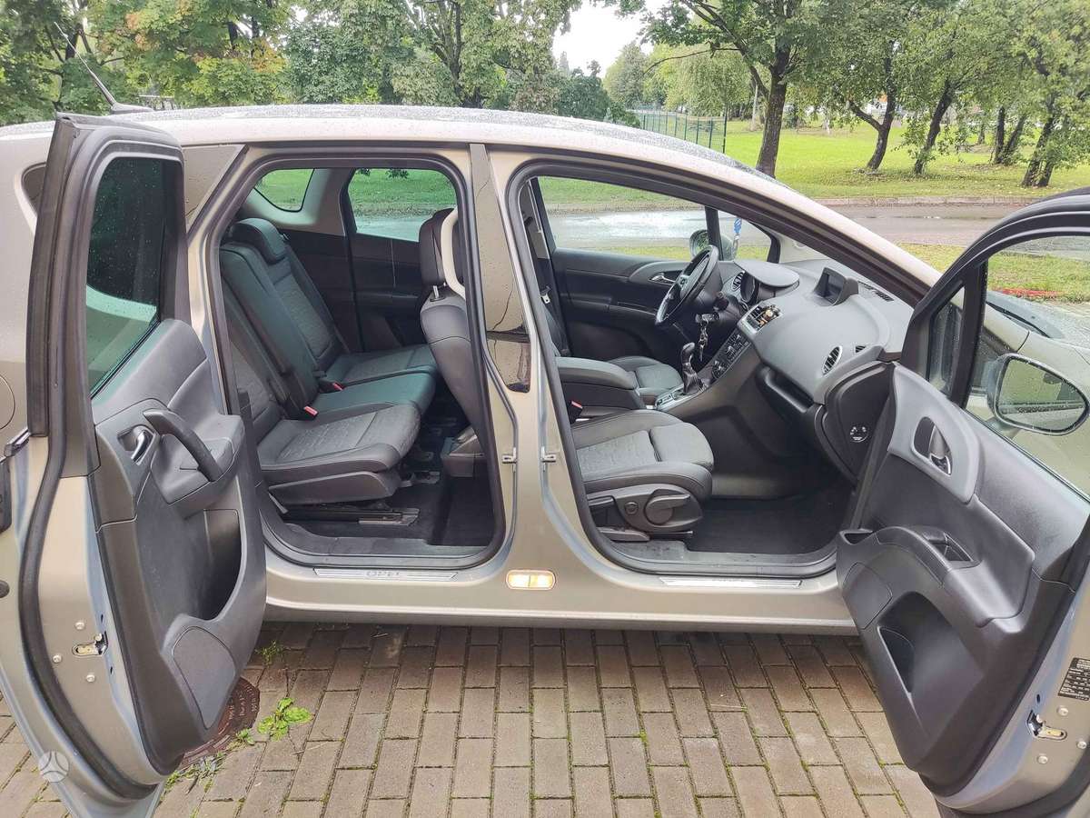 Opel Meriva 2011 — photo 10