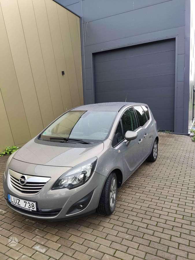 Opel Meriva 2011 — rear view