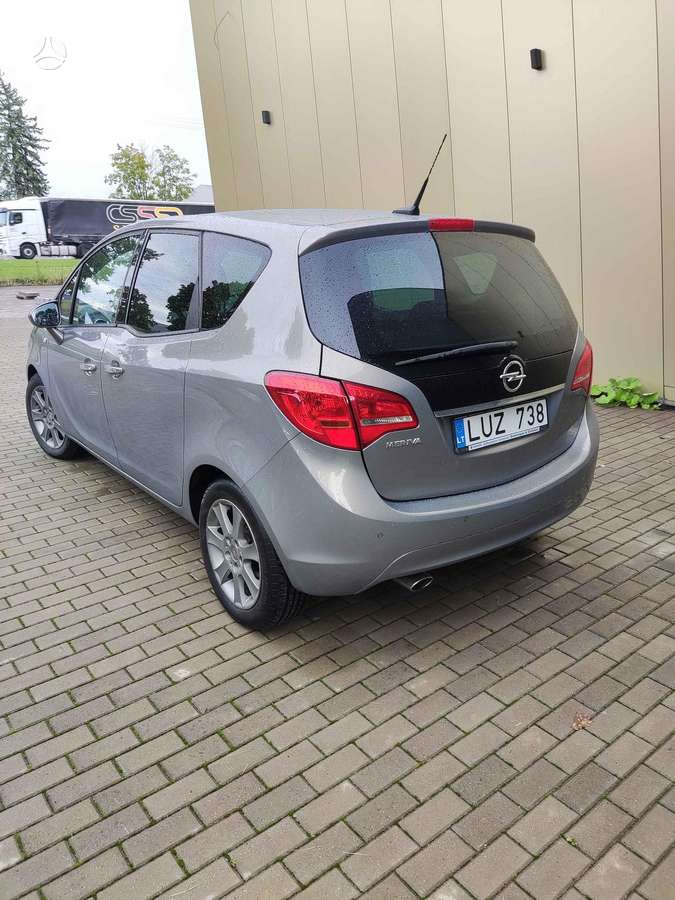Opel Meriva 2011 — interior
