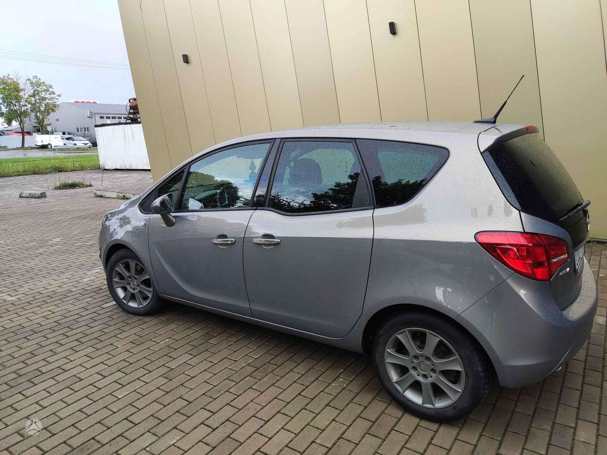Opel Meriva 2011 — photo 7
