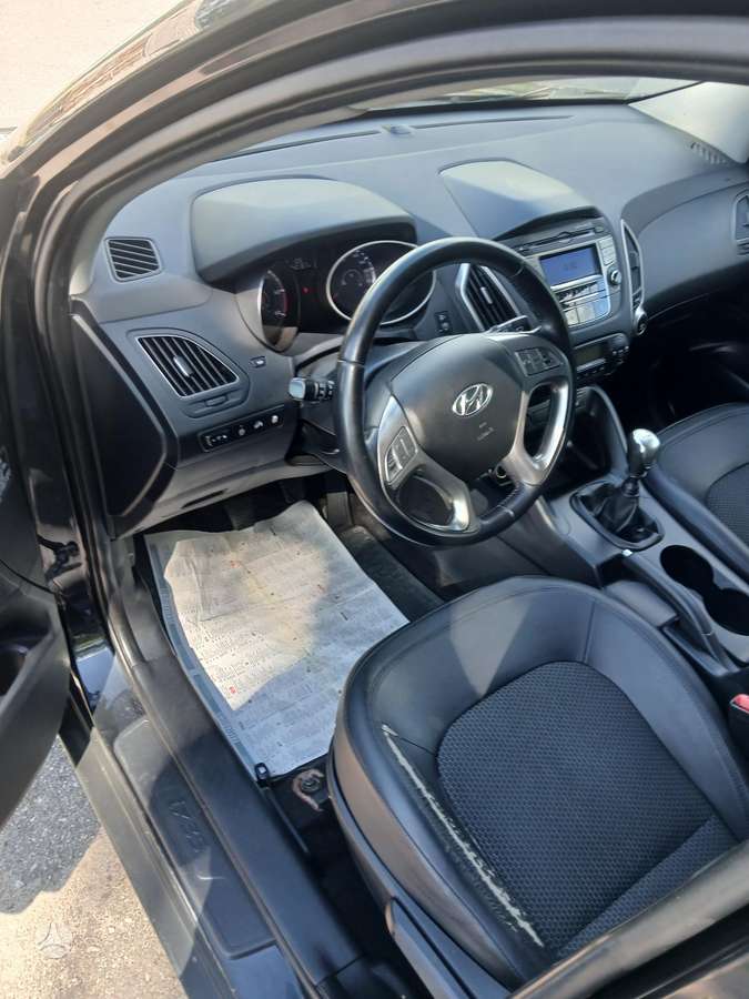 Hyundai ix35 2011 — photo 10