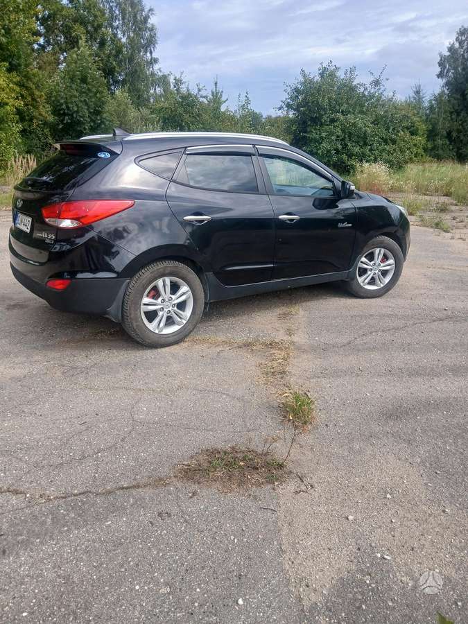 Hyundai ix35 2011 — rear view