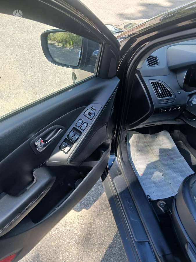 Hyundai ix35 2011 — photo 9