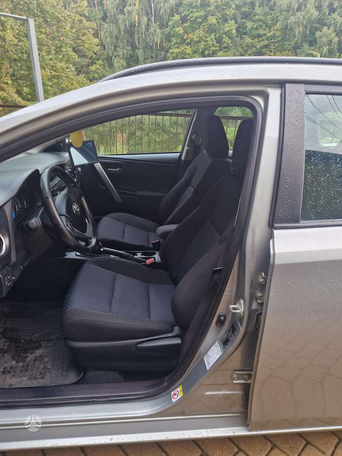 Toyota Auris 2014 — photo 11